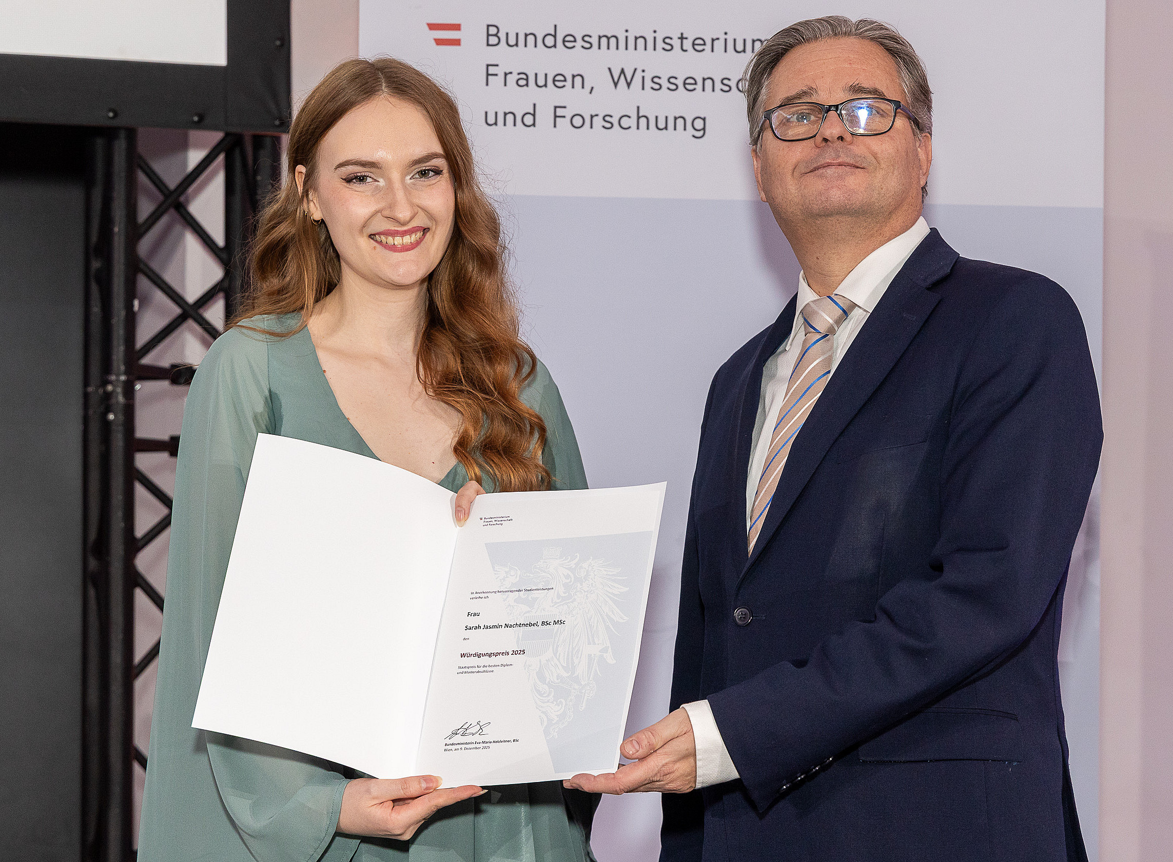 Preisüberreichung an Sarah Nachtnebel ©BMFWF/Martin Lusser