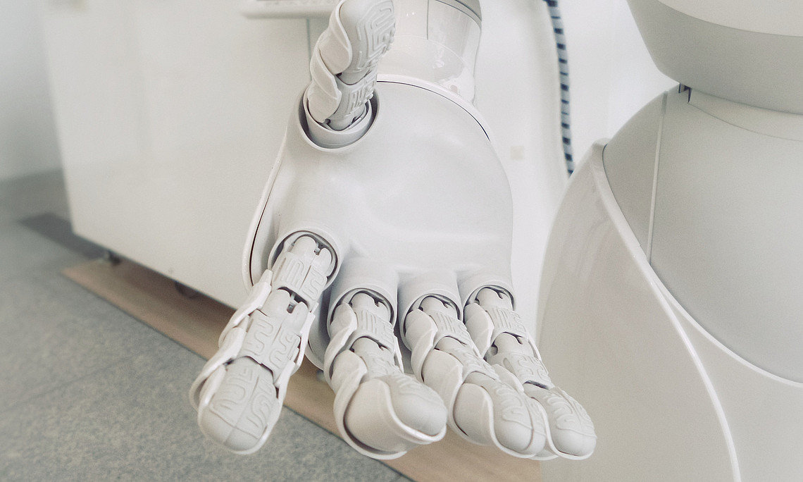 Roboterhand führt in die Zukunft