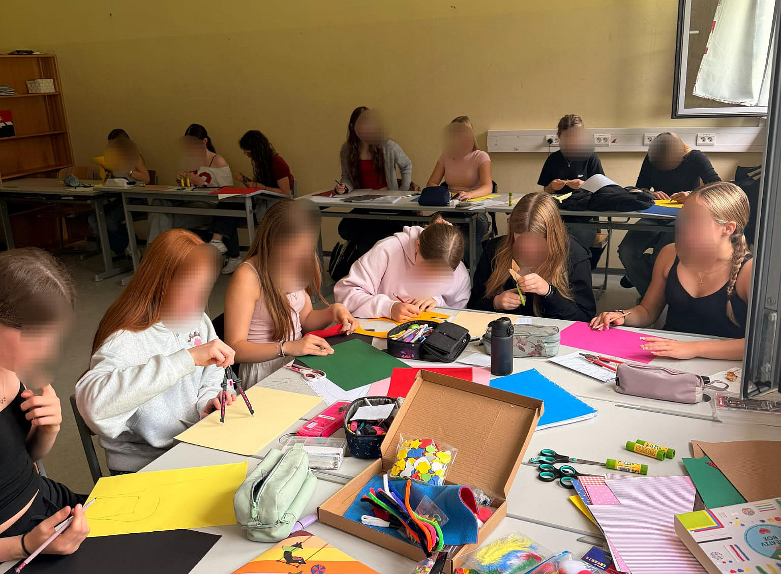 Students crafting their language system models 