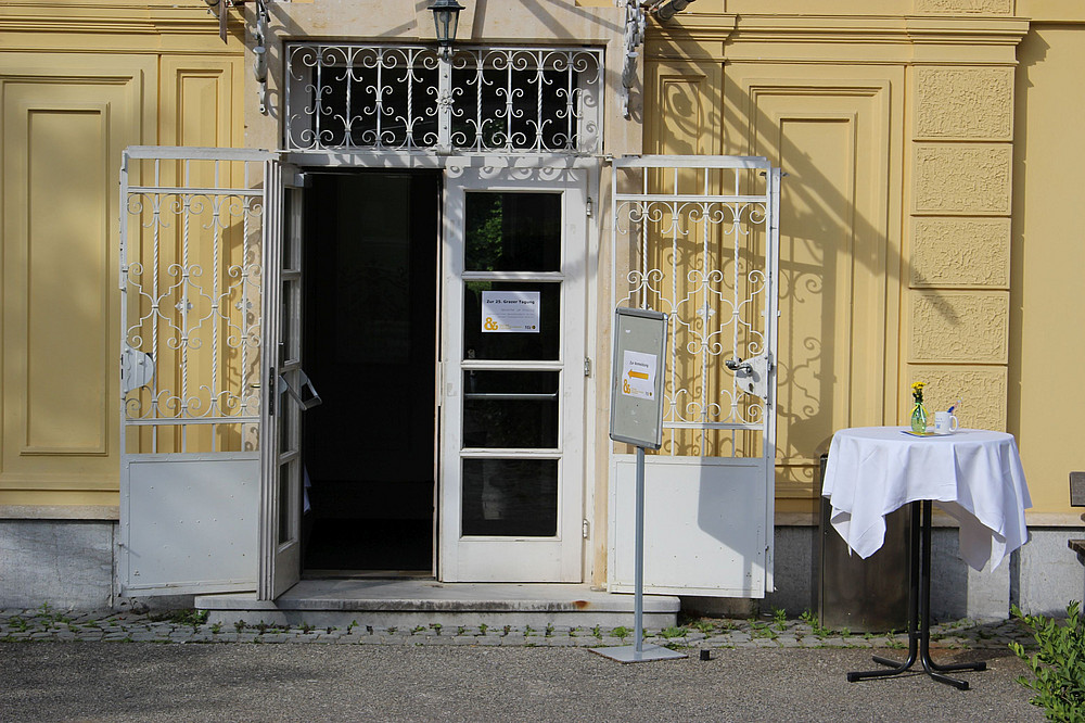 Außenansicht des Meerscheinschlössls der Uni Graz symbolisiert Veranstaltungen am Fachdidaktikzentrum ©FDZ