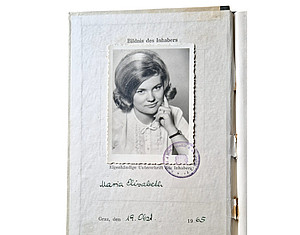 Studierendenausweis einer Frau in den 1960er-Jahren ©beigestellt