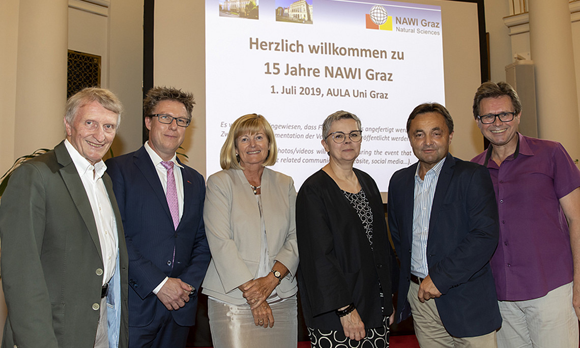15 Jahre NAWI Graz: TU-Graz-Rektor a.D. Hans Sünkel, TU-Graz-Vizerektor Detlef Heck, Rektorin Christa Neuper, Vizerekotrin Renate Dworczak, Uni-Graz-Rektor a.D. Alfred Gutschelhofer und designierter Rektor Martin Polaschek (v. l.) Fotos: NAWI Graz/Lunghammer 