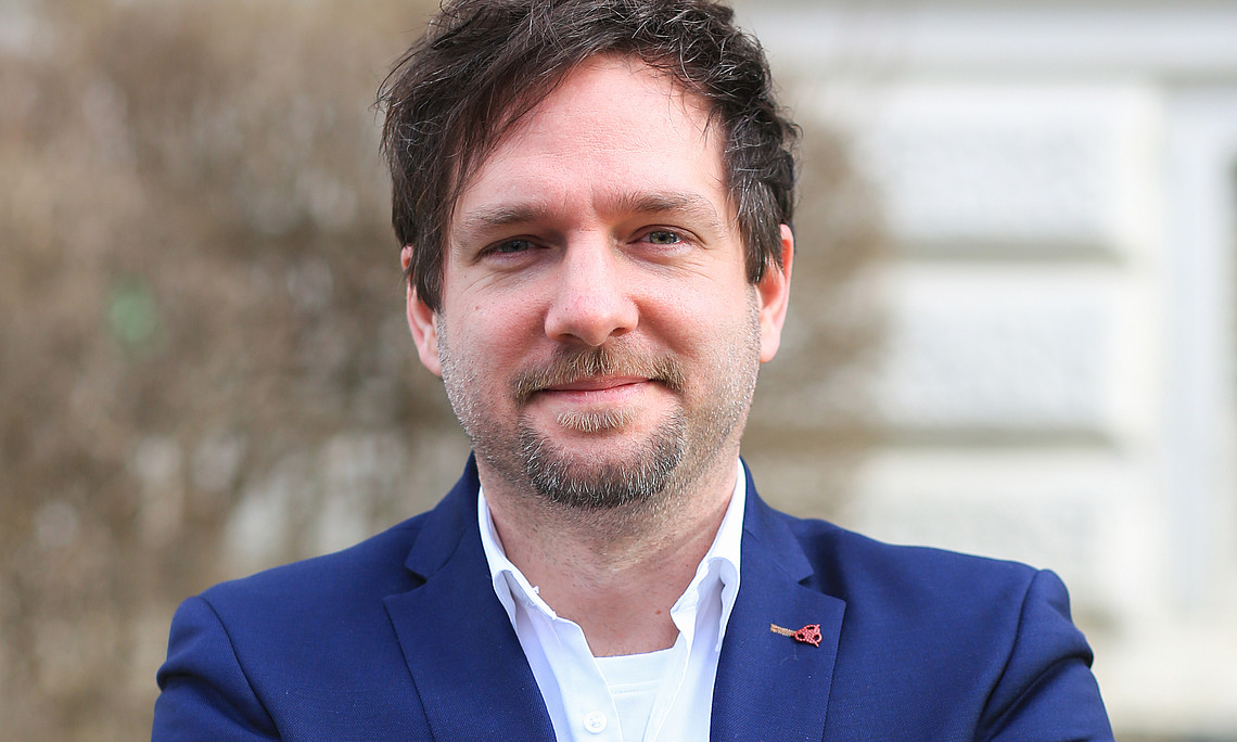 Peter Banzer forscht an optischen Chips und Nanomaterialien. Foto: Uni Graz/Tzivanopoulos