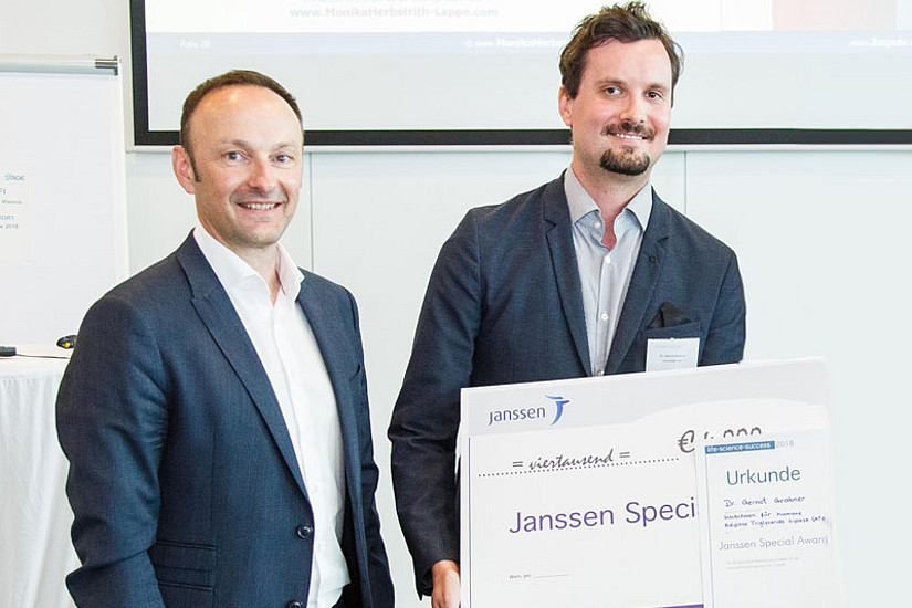 Wolfgang Tüchler, Geschäftsführer Janssen Österreich, mit dem Preisträger des Janssen Special Awards 2018 Gernot Grabner. Foto: Arman Rastegar