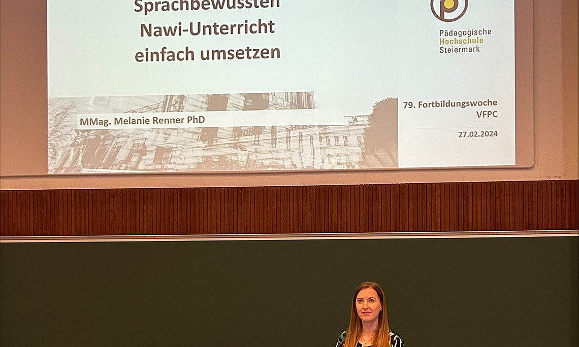 Melanie Renner hält Vortrag zu sprachbewusstem NAWI-Unterricht (Foto: Melanie Renner)