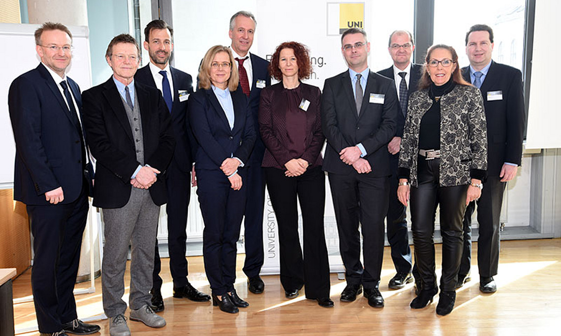 Christian Bergauer, Günther Löschnigg, Michael Pachinger, Elisabeth Staudegger, Dietmar Jahnel, Sonja Janisch, Bernhard Horn, Clemens Thiele, Gabriele Schmölzer und Michael Sonntag (v.l.). Foto: Uni Graz/Kastrun. 