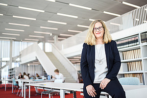 Von Wien nach Graz: Die Oberösterreicherin Pamela Stückler ist die neue Leiterin der größten steirischen Bibliothek. Foto: Uni Graz/Tzivanopoulos