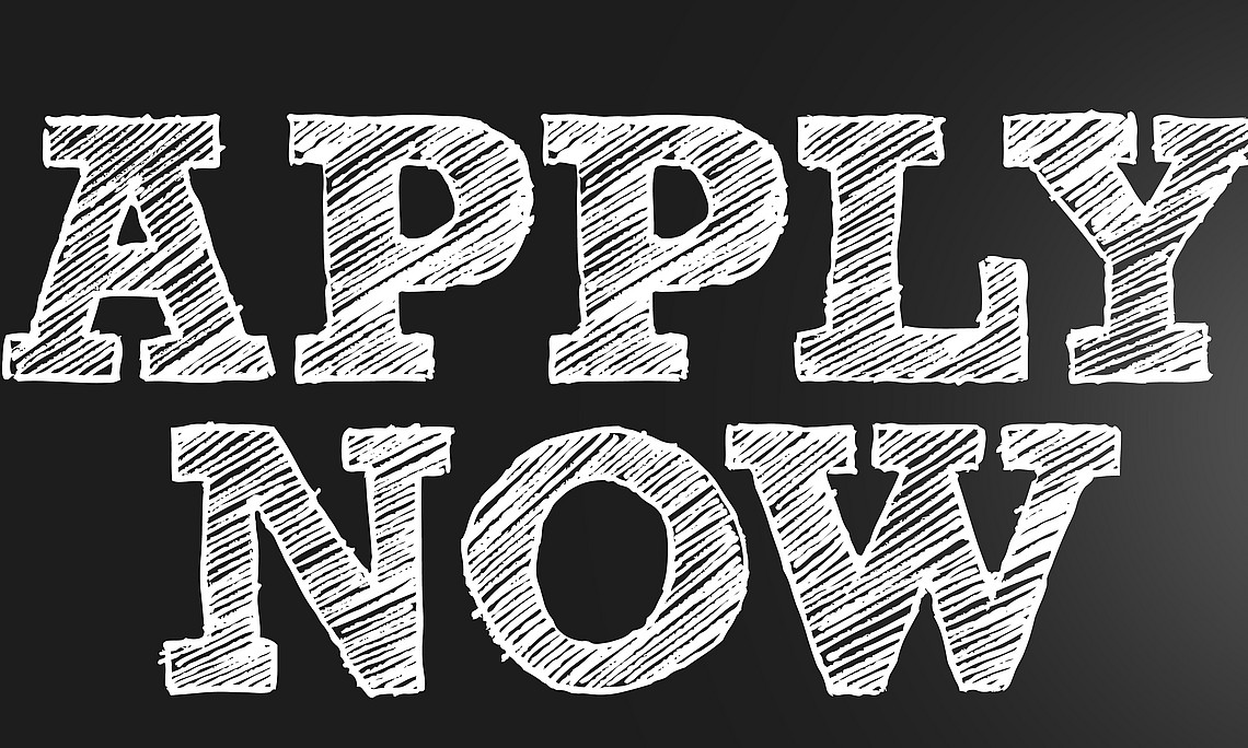  Hand writing the text: Apply Now