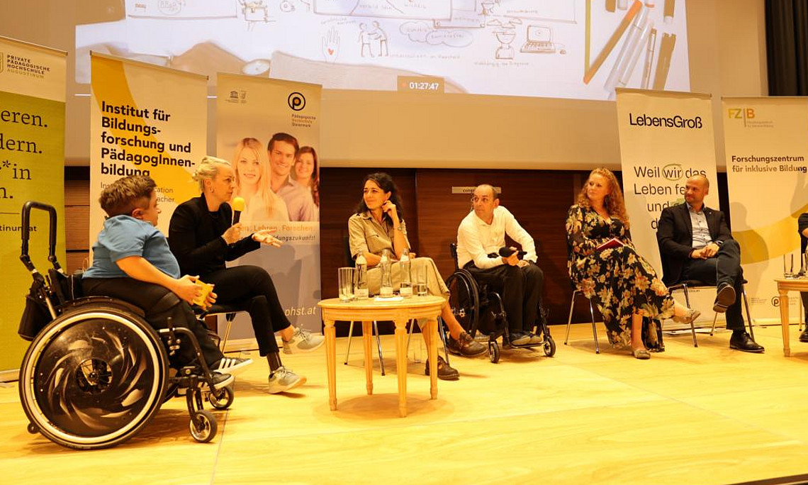 Foto Podiumsdiskussion Tagung UN-BRK 26-9-23 Copyright LebensGroß