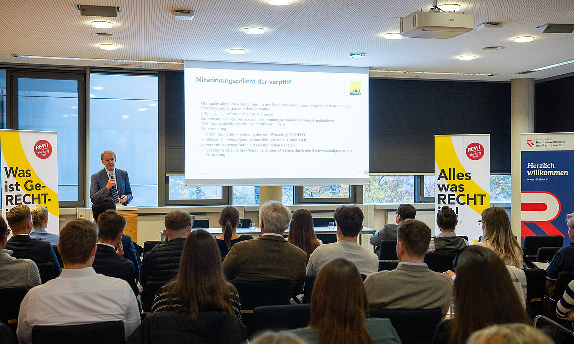 Gut gefüllt war das Sitzungszimmer der REWI Uni Graz bei der aktuellen Veranstaltung des Forschungszentrums für Berufsrecht mit Hon.-Prof. Dr. Franz Mohr zum "Verwalter in Exekutionssachen".