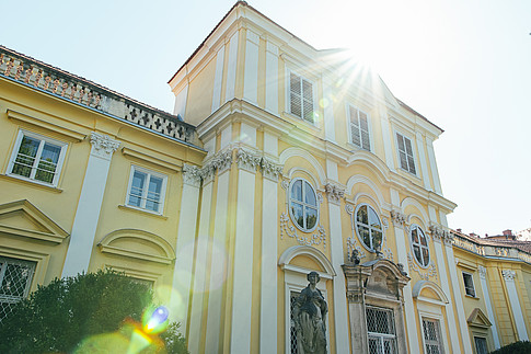 Meerscheinschlössl in sunlight, rear view ©Universität Graz/Raggautz