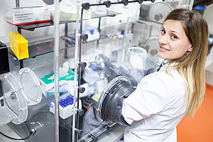 Als Teil des österreichischen Lipid-Exzellenz-Clusters der Universität Graz hat Martina Schweiger vom Institut für Molekulare Biowissenschaften ihre Expertise im Fettstoffwechsel in die Arbeit einfließen lassen. Foto: Uni Graz/Grumet. 