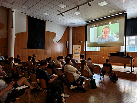 Onlinekeynote durch Michael J. Thompson ©Joel Högl