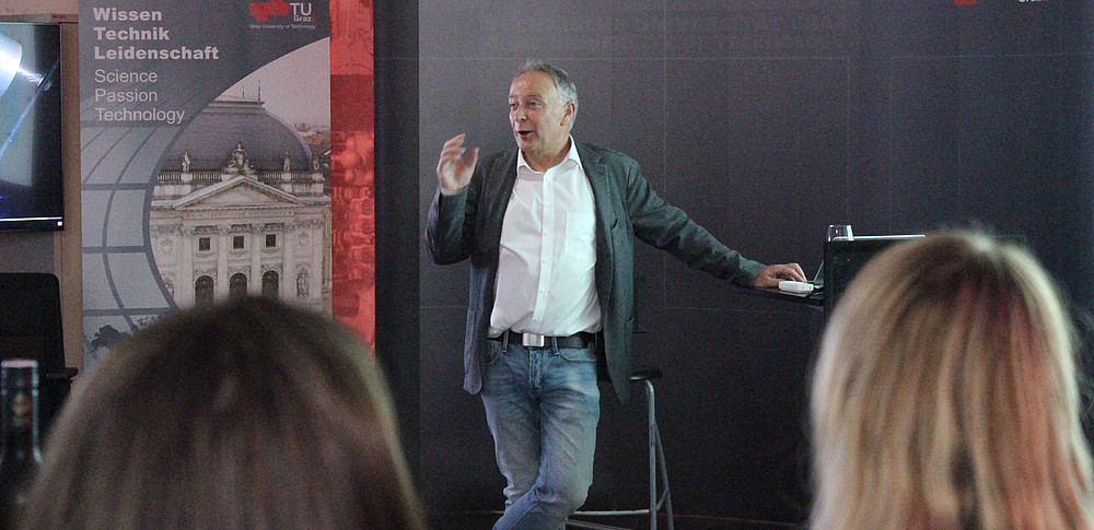 Prof. Angel ©© HFA