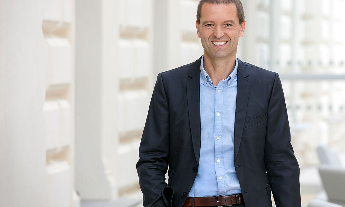 Der Physiker Christof Gattringer ist seit Oktober 2019 Vizerektor für Forschung und Nachwuchsförderung. Foto: Uni Graz/Eisenberger