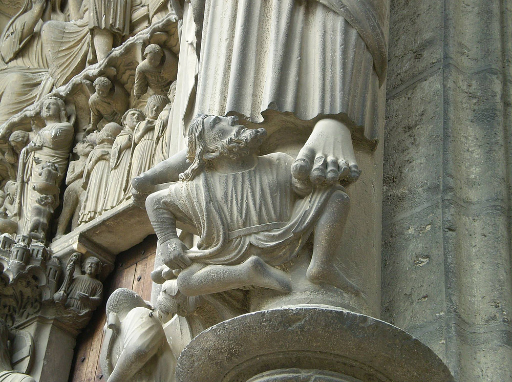 Kathedrale Notre-Dame von Chartres, Portalfigur soll den Arbeitsbereich Geschichte des Mittelalters symbolisieren. ©Tanja Skambraks