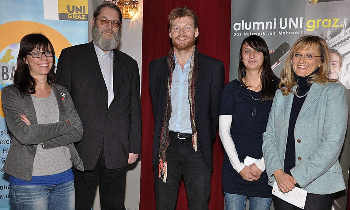 V.l.: Michaela Hohenwarter (Sektionsleiterin alumni GLOBAL STUDIES-Club), Peter Teibenbacher (Präsident alumni GLOBAL STUDIES-Club), Referent Christian Felber, Lena Bader (Vizepräsidentin alumni GLOBAL STUDIES-Club) und Beatrice Weinelt (Geschäftsführ