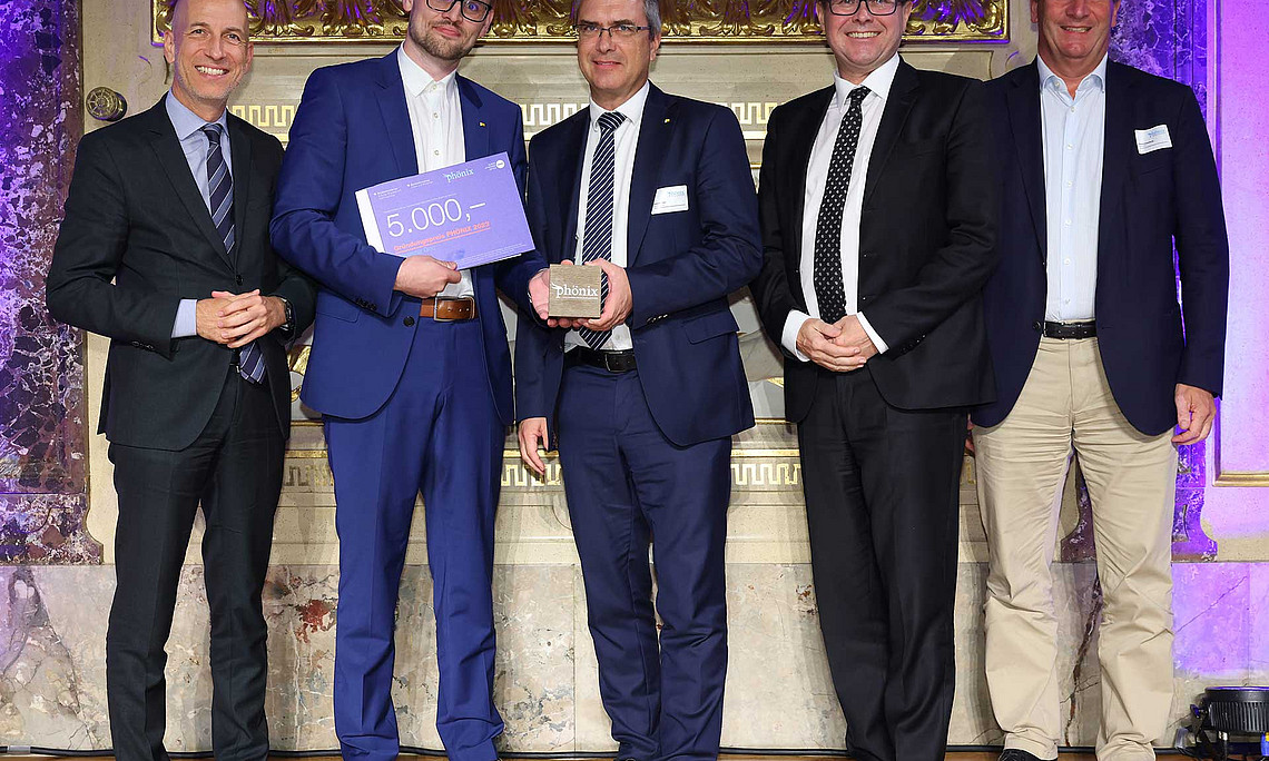Martin Kocher (Bundesminister für Arbeit und Wirtschaft), Markus Hochegger-Krawanja, Universität Graz Projekt „Abfall zu Abwasch“(Preisträger Kategorie Prototype), Peter Riedler (Rektorat Uni Graz), Martin Polaschek (Bundesminister für Bildung, Wissenschaft und Forschung), Bernhard Küenburg (UpNano)