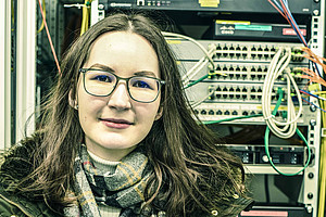 Caterina Hauser ist einer der ersten E-TutorInnen an der Universität Graz. Sie studiert Englisch und Geographie auf Lehramt und hat sich speziell ausbilden lassen, um Lehrende bei mediendidaktischen Konzepten unter die Arme zu greifen. Foto: Uni Graz/Tzivanopoulos