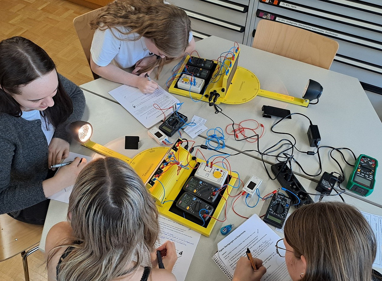 Schüler:innen bei Workshop - Bild: Uni Graz/Obczovsky 