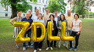 Gruppenfoto mit Buchstaben ZDLL 