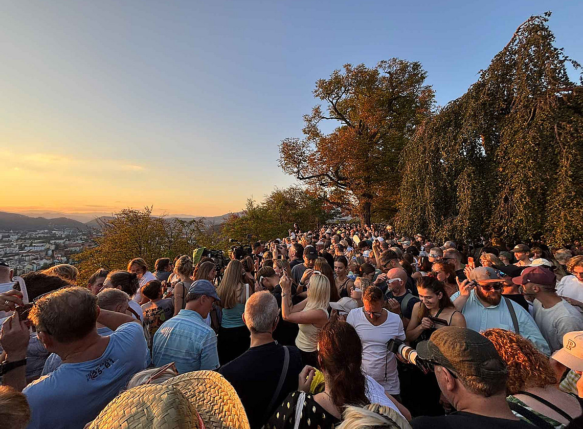 Viele Menschen auf dem Schloßberg