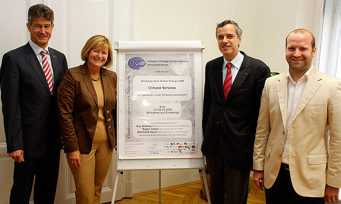 Rektor Harald Kainz, Rektorin Christa Neuper, JR-Geschäftsführer Wolfgang Pribyl und der Leiter des CCCA Servicezentrums Matthias Themeßl (v.l.)