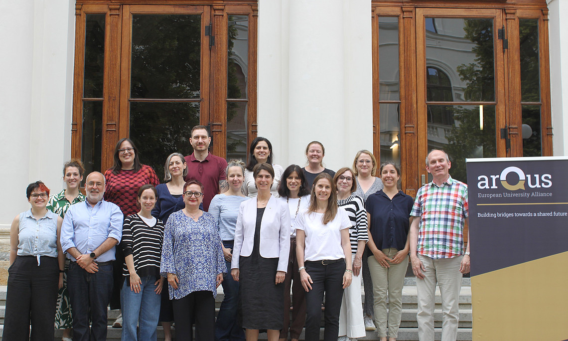 Gruppenfoto vor der Uni Graz