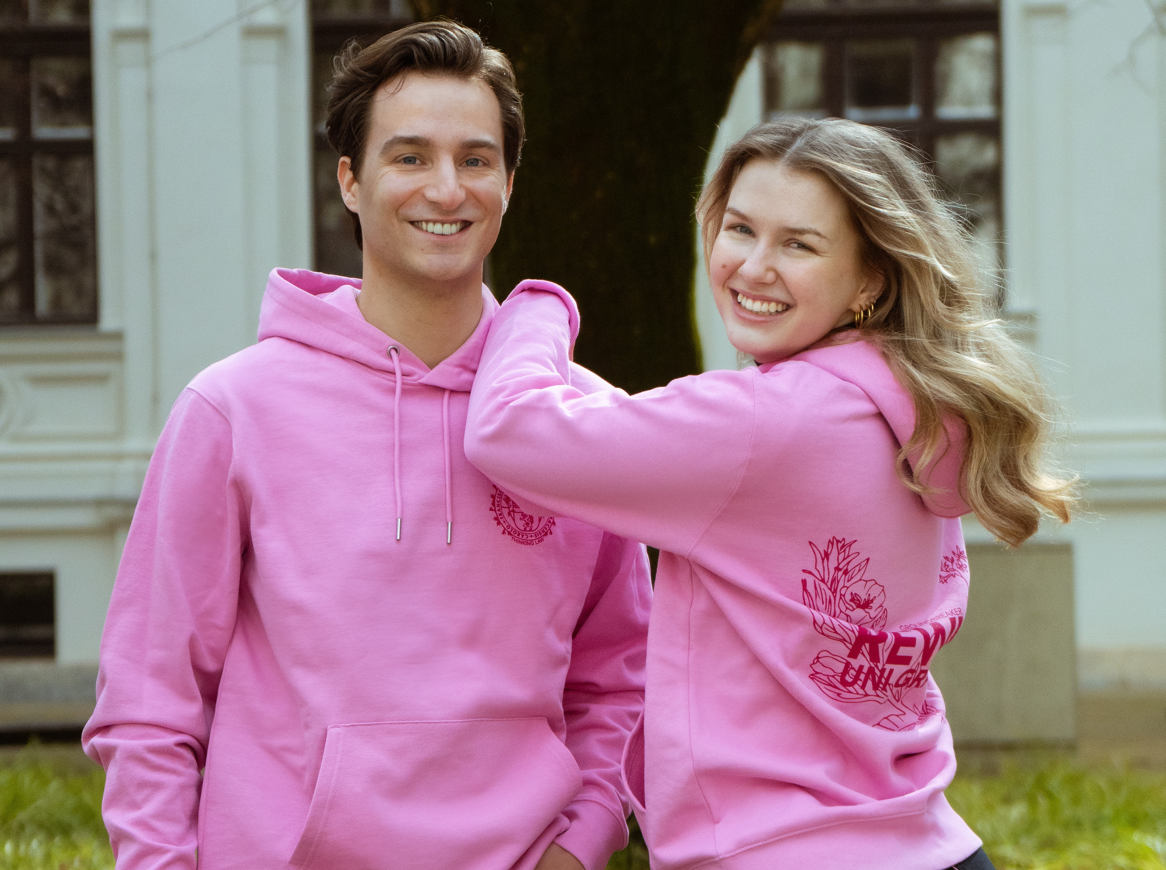 REWI-Merch im Dekanat erhältlich REWI Groundbreaker Hoodies