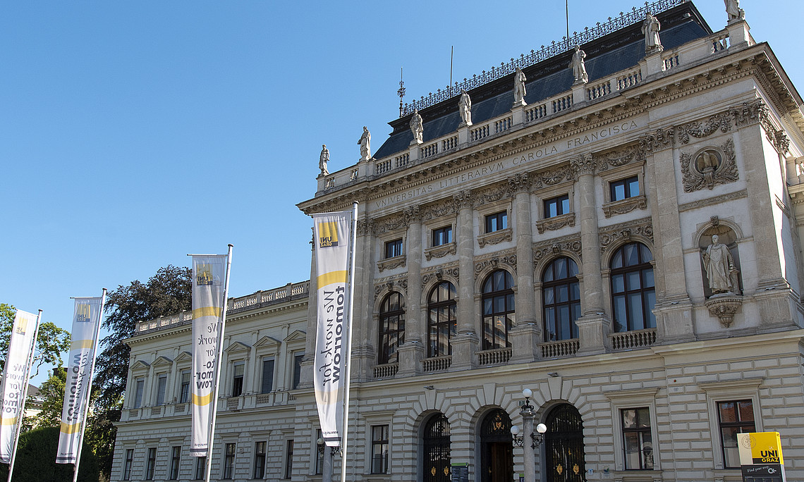 Hauptgebäude, Vordereingang