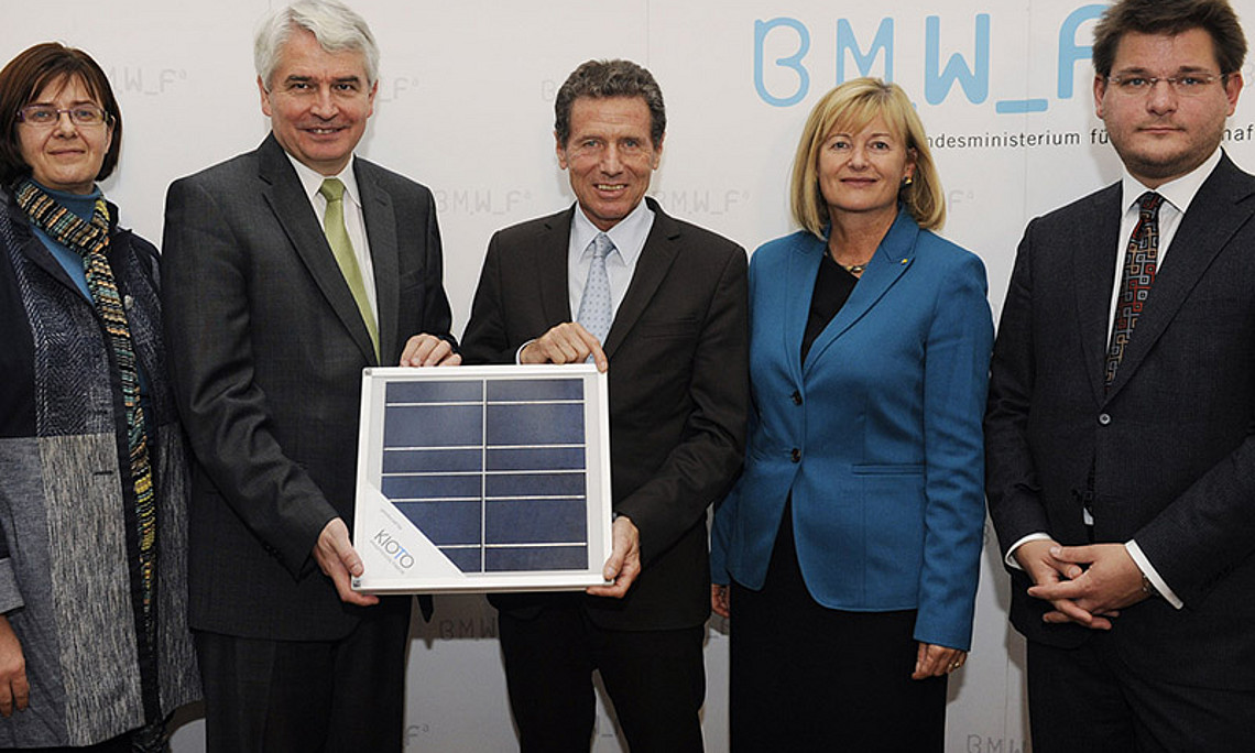 Vizerektorin Andrea Reithmayer (Universität für Bodenkultur Wien), Rektor Heinrich Schmidinger (Uni Salzburg), Minister Karlheinz Töchterle, Rektorin Christa Neuper (Uni Graz) und Rektor Oliver Vitouch (Uni Klagenfurt), Foto: Julian Scharpf/HBF