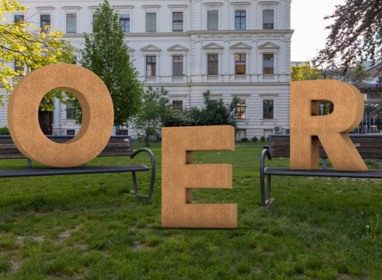 OER-Buchstaben am Campus 