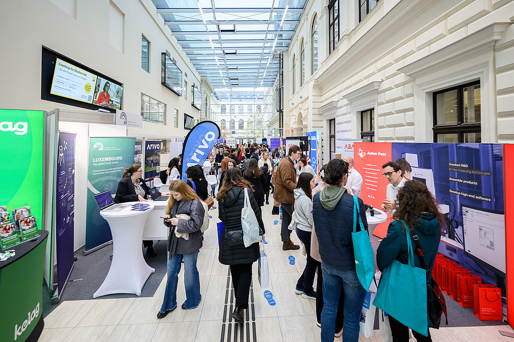 Menschen in Gang ©KLAUS RANGER