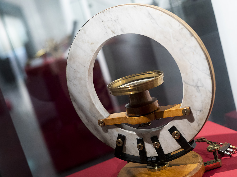 Universitätsmuseen - Objekt des Monats - Tangentenbussole ©KANIZAJ | 2019