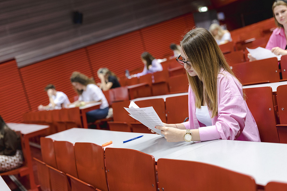 Students in a lecture hall at the University of Graz ©Uni Graz/Kanizaj