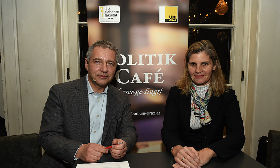 Brisantes Thema im Politik Café: Bettina Knötzl und Markus Steppan Foto: Uni Graz/Schweiger 