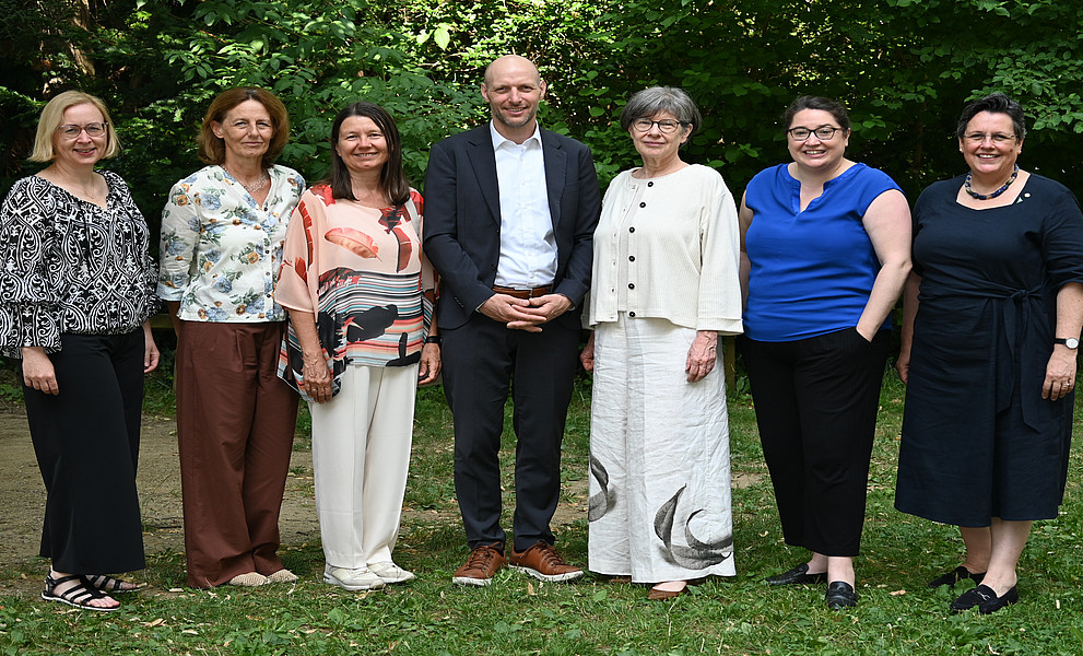 Repräsentant:innen der Grazer Arbeitsgruppe sowie der Gruppe der Unterzeichner:innen (von links nach rechts): Renate Wieser (PPH Augustinum), Angelika Magnes (PPH Augustinum), Sabine Weisz (PPH Burgenland), Nikolaus Janovsky (KPH Edith Stein), Andrea Seel (PPH Augustinum), Katharina Pyschny (Universität Graz), Anna Hollwöger (Diözese Graz-Seckau)