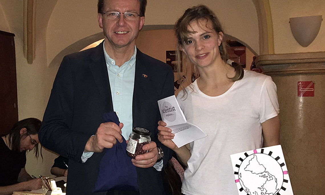 Gottfried Kirchengast und Sara Trulsson leiteten den ungewöhnlichen Kurs. Sie freuen sich über die gelungene Lehrveranstaltung. Fotos: Wegener Center