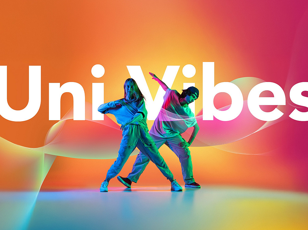 Plakat für Uni Vibes mit zwei tanzenden Personen ©stock.adobe.com - master1305, Grafik: Uni Graz