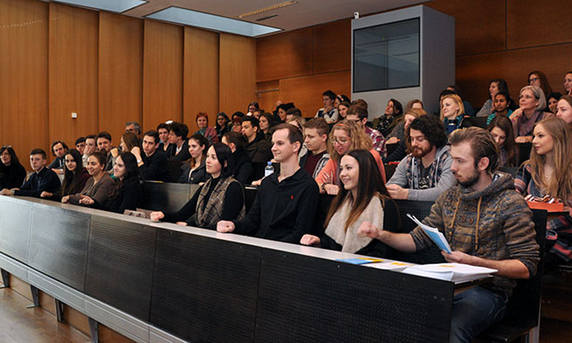 Erstes Kennenlernen beim Kick-Off: die TeilnehmerInnen des VWA-Mentoring-Programms 2017. Foto: Uni Graz/Kastrun. 