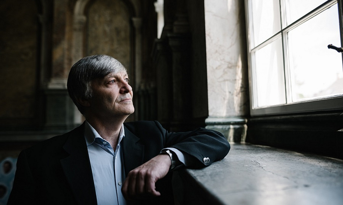 “What we are experiencing and learning from this crisis may accelerate some fundamental changes as part of the transition to sustainability”, says climate economist Karl Steininger. Foto: Uni Graz/Kernasenko
