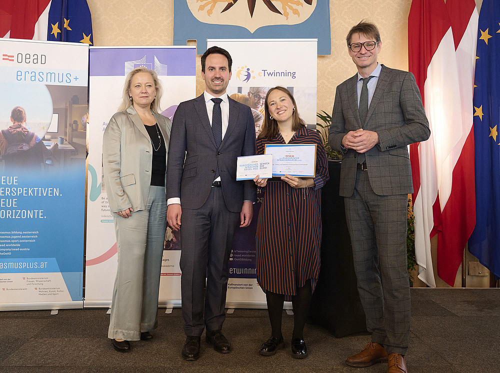 Victoria Reinsperger accepts the European Language Label award ©OeAD/APA-Fotoservice/H?rmandinger