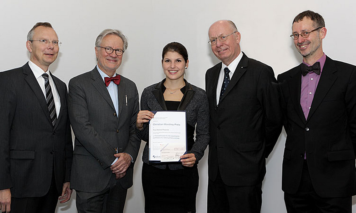 Desiree Pressnitz wurde mit dem von Christian Wandrey (2.v.r.) gestifteten Biotechnologie-Preis ausgezeichnet.