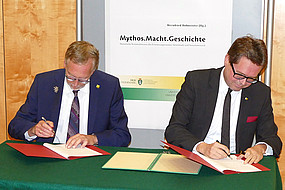 Die Unterzeichnung des Kooperationsvertrages zwischen der Universität Graz und der HLK stärkt die Zusammenarbeit beider Institutionen, die im Sommersemester 2020 wieder eine gemeinsame Ringvorlesung anbieten werden. Foto: HLK 