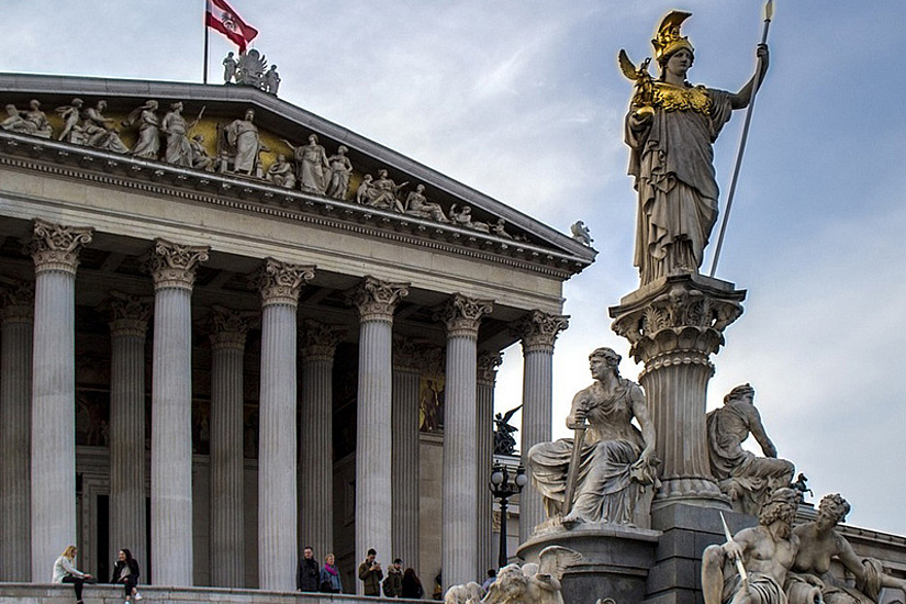 Das Wiener Parlament - Sinnbild für Demokratie. Braucht ein Rechtsstaat die Krise auch, um Verbesserungspotenzial aufzuzeigen? Foto: domeckopol/pixabay.com. 