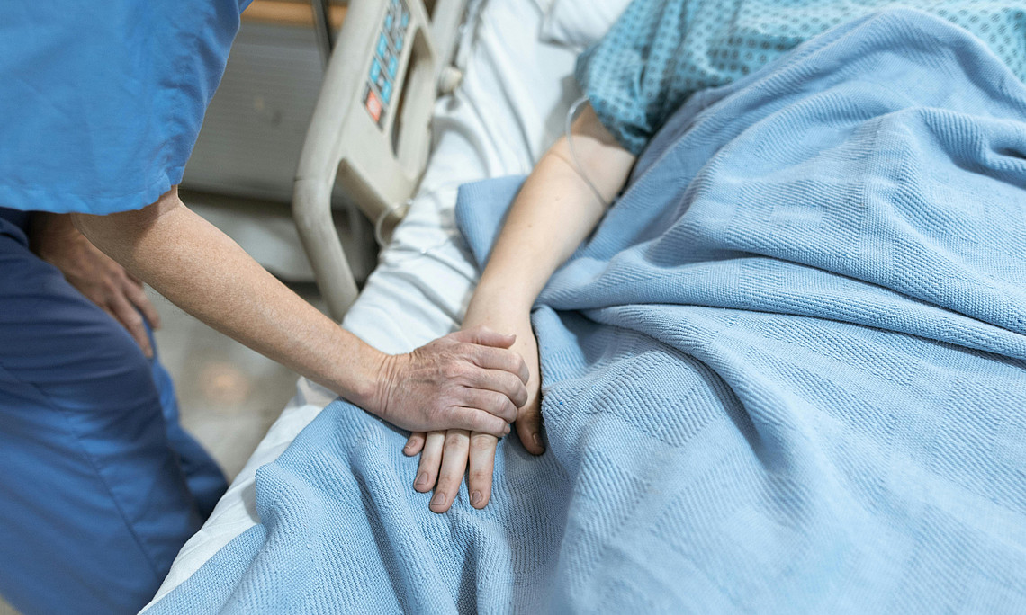 Helfende Berufe wollen gelernt sein - Was braucht es für eine gute Pflegeausbildung?