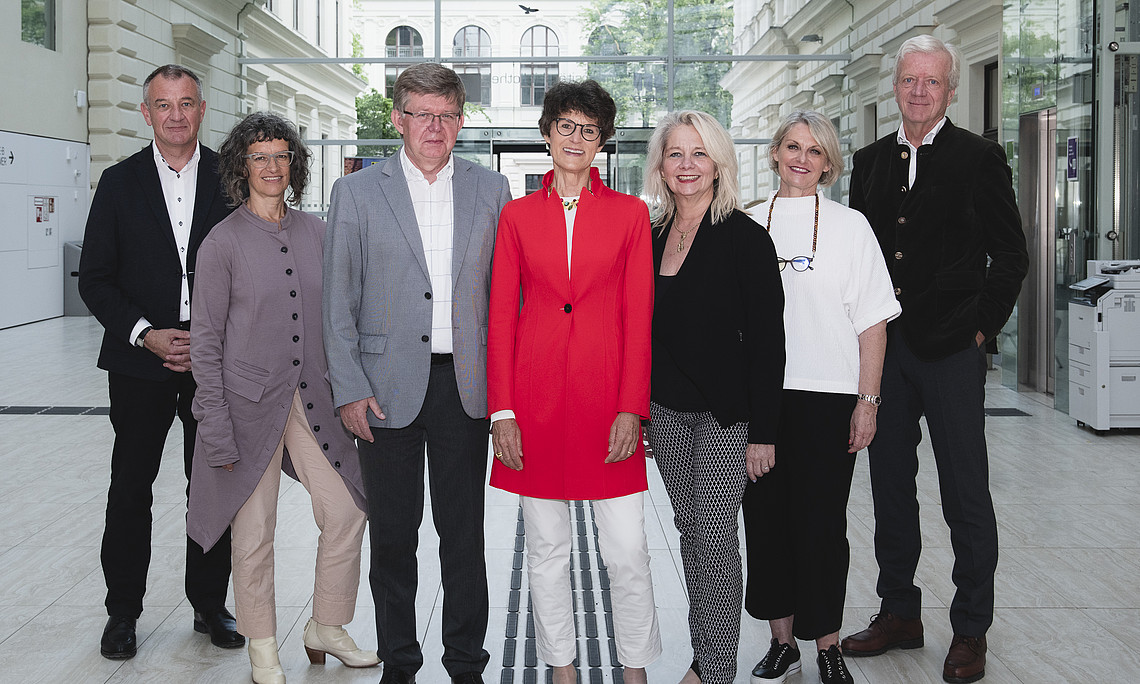 Sieben der insgesamt neun Uniräte der Universität Graz 