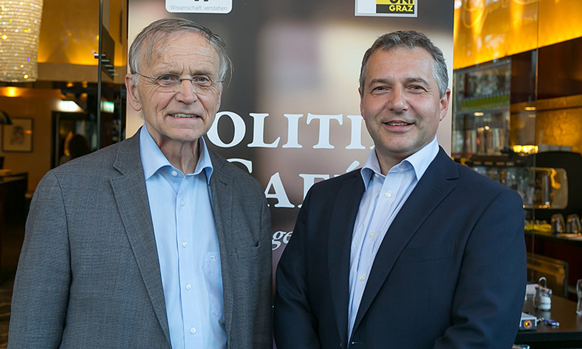 Politik Café-Gastgeber Markus Steppan (rechts) begrüßte Theologen Paul Zulehner, Fotos: Wolf