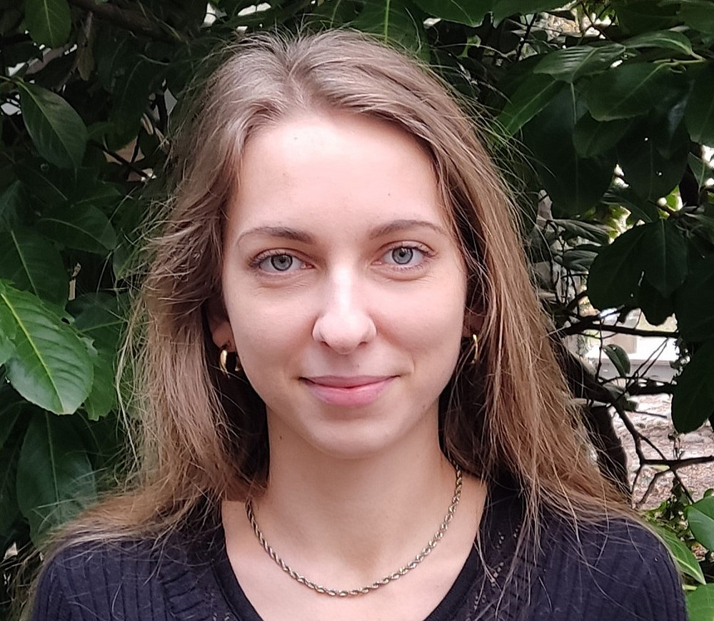 Woman with long hair ©Michael Schmidt 