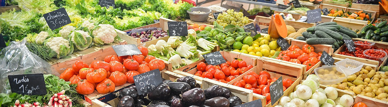 Marktstand mit Gemüse symbolisiert die Belegdatenbank zum Thema Nahrung ©stokpic - pixabay.com